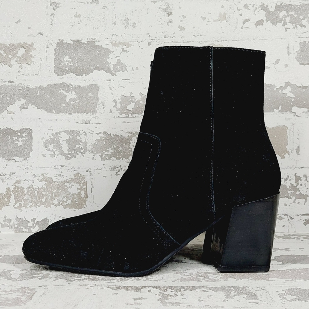 Blondo Sadie Waterproof Suede Black Block Heel Almond Toe Booties F695
